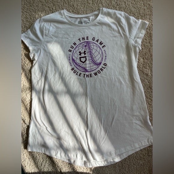 NWOT Under Armour Girls Softball Top RUN THE GAME RUN THE WORLD YXL Heatgear - Picture 1 of 4